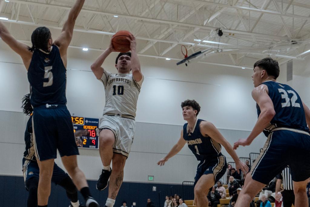Cal Maritime steps up in crunch time to top Stanton, 74-73